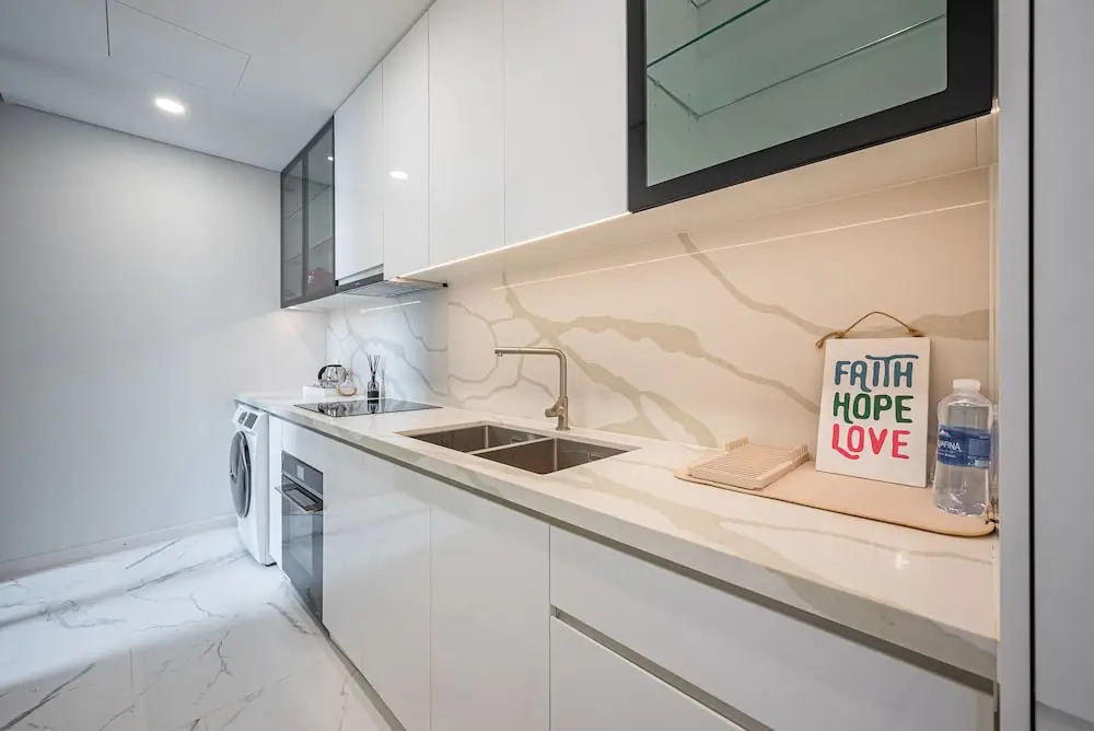 Prime Riverside Metropole by DiStay