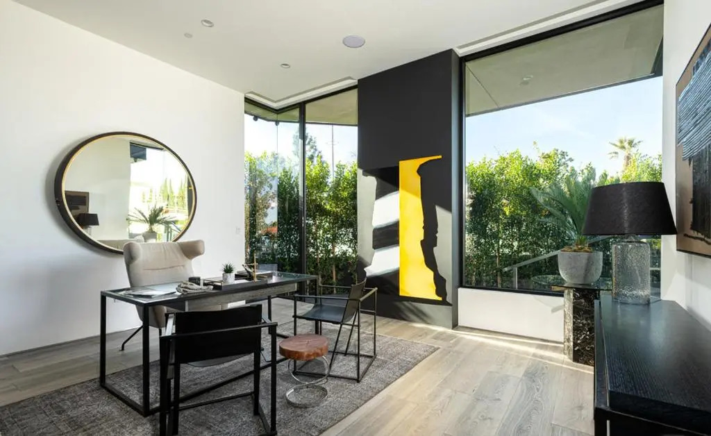 Sophisticated Modern Retreat in Bel Air