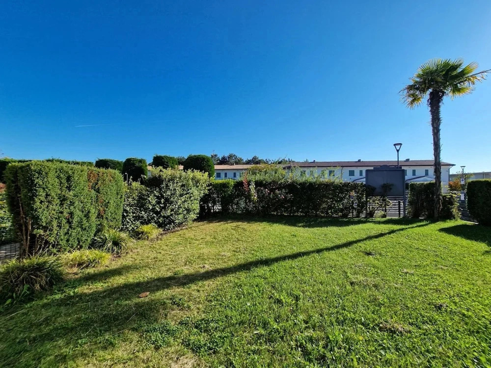 Elegant Pool-front Flat With Fenced Garden