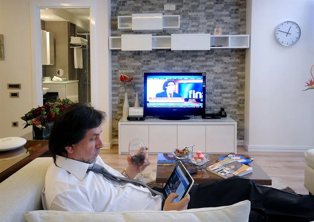 Aura Suites