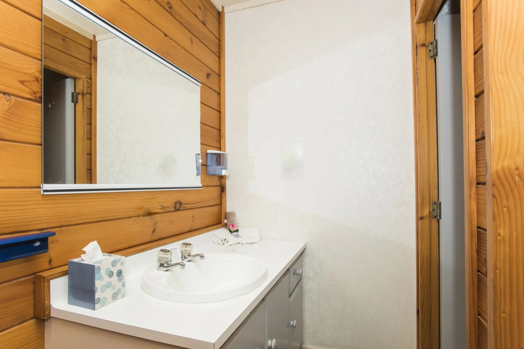 Tudor Park Motel Spacious with kitchens 1 minute walk to restaurant and shopping centre and Gisborne Hospital