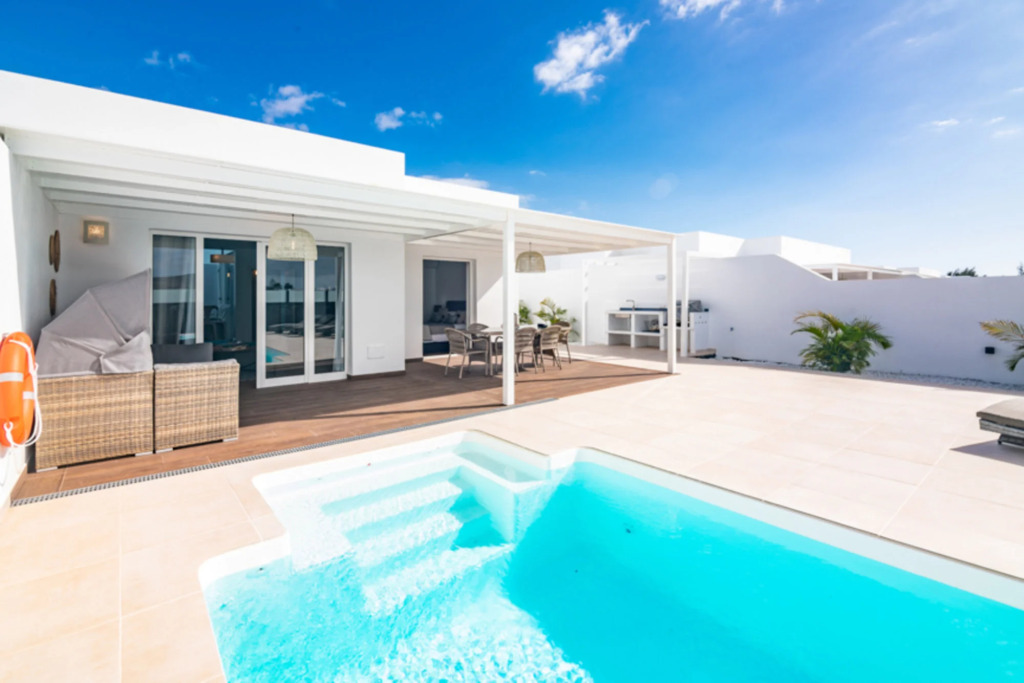 Villa AZAHAR Suites - beautiful and modern 3 bedroom property
