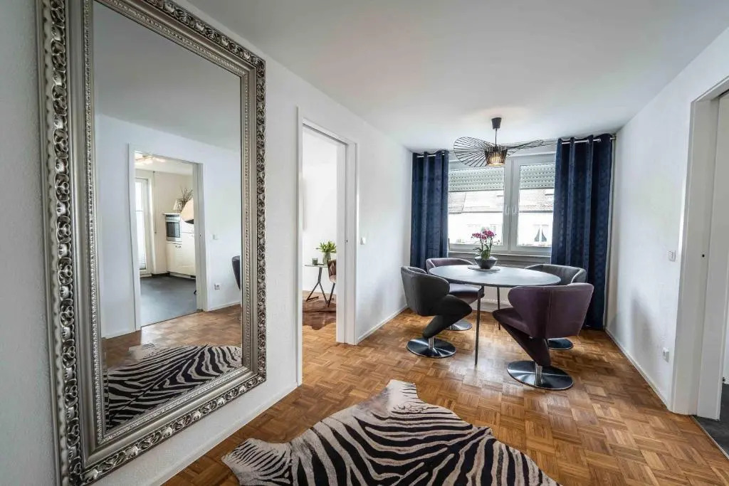 City Wohnung FN L 5 KLIMATISIERT mit Balkon und Küche