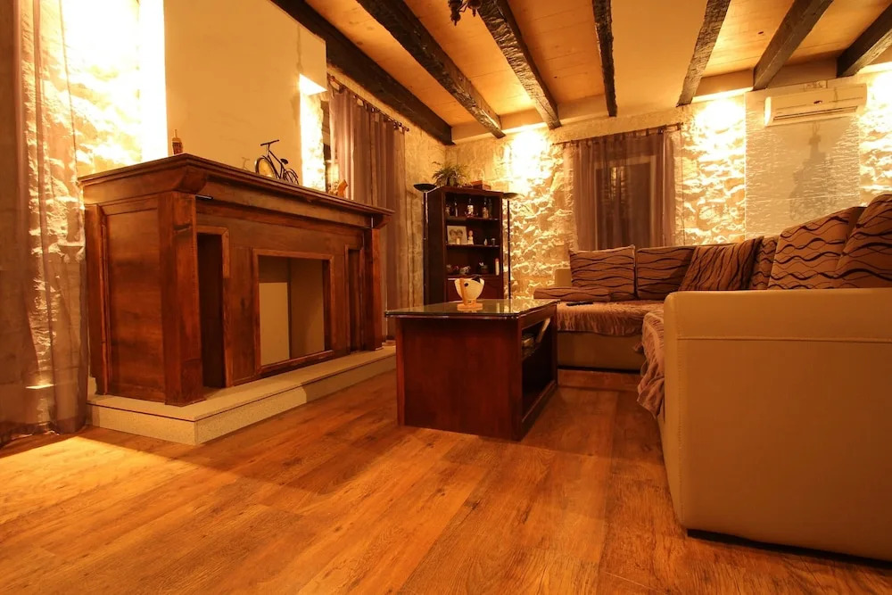 Luxury 120 m2 apt With Balcony Next to the Beach
