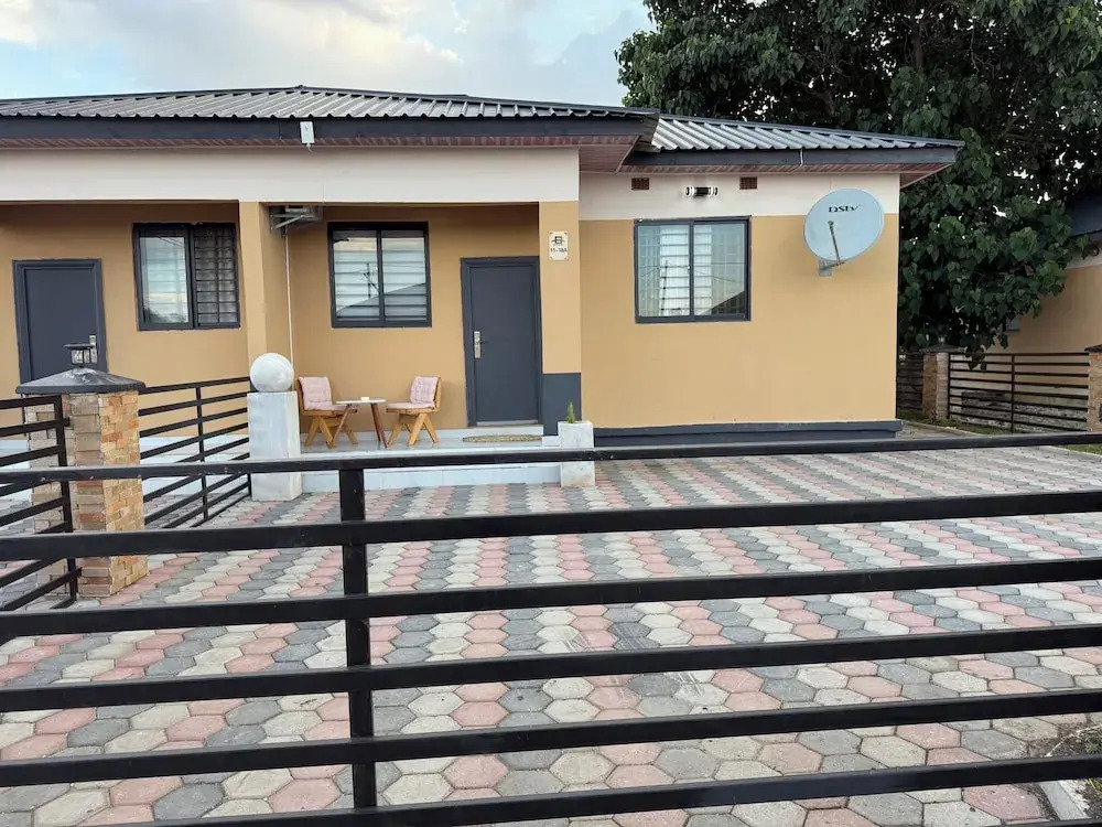 Stand Alone Executive 2BR Villa in Emerald Hill Estate Move In Ready All Comfort