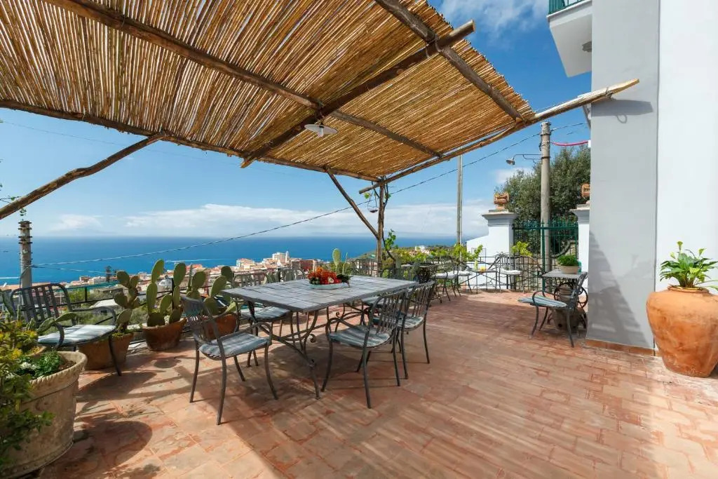 7 bedrooms house with sea view enclosed garden and wifi at Massa Lubrense 2 km away from the beach
