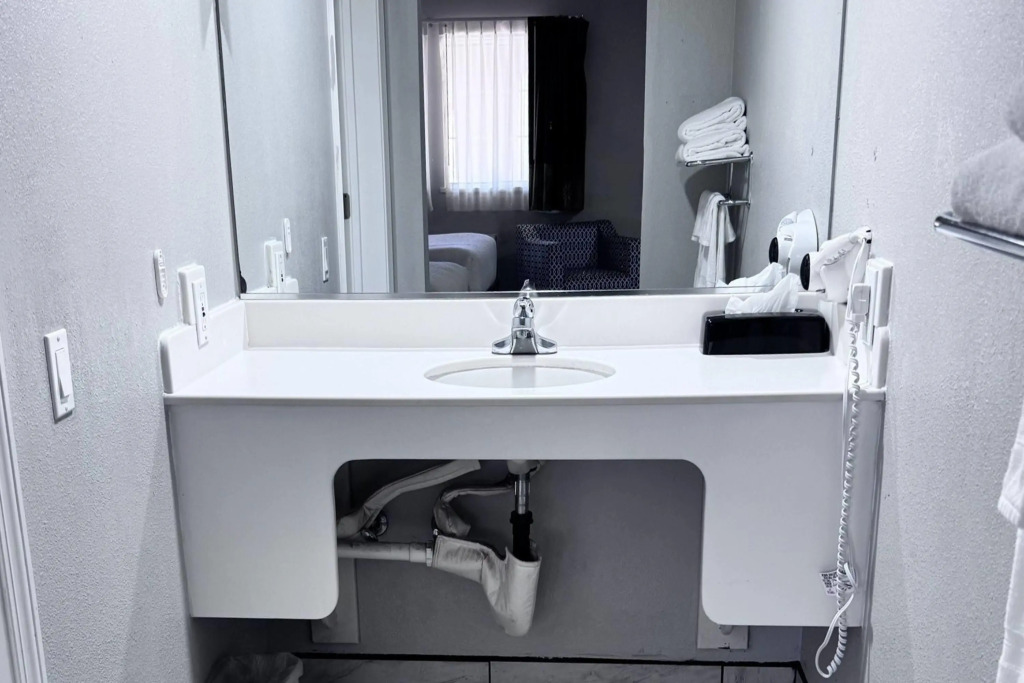 Travelodge by Wyndham Redding CA