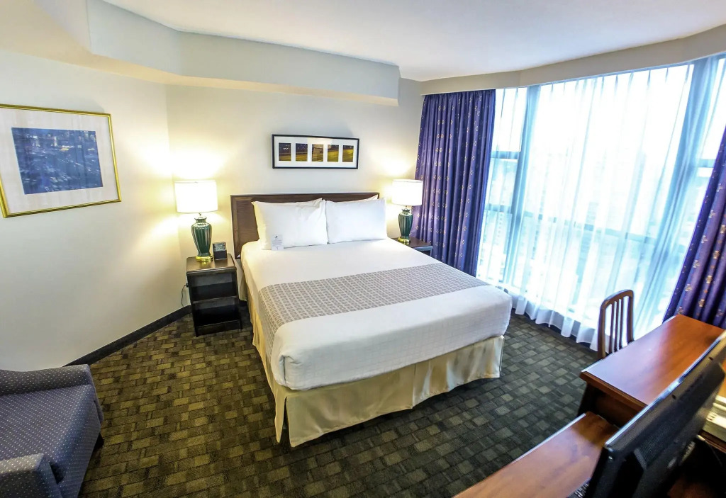 Rosedale on Robson Suite Hotel