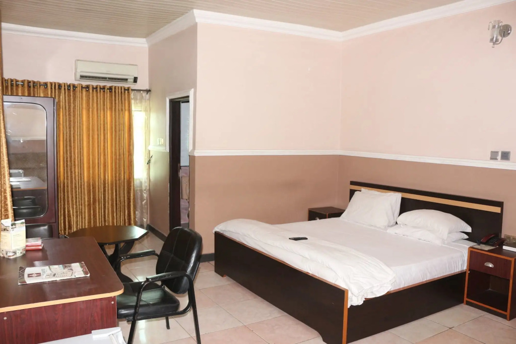 New Point Hotel And Suites