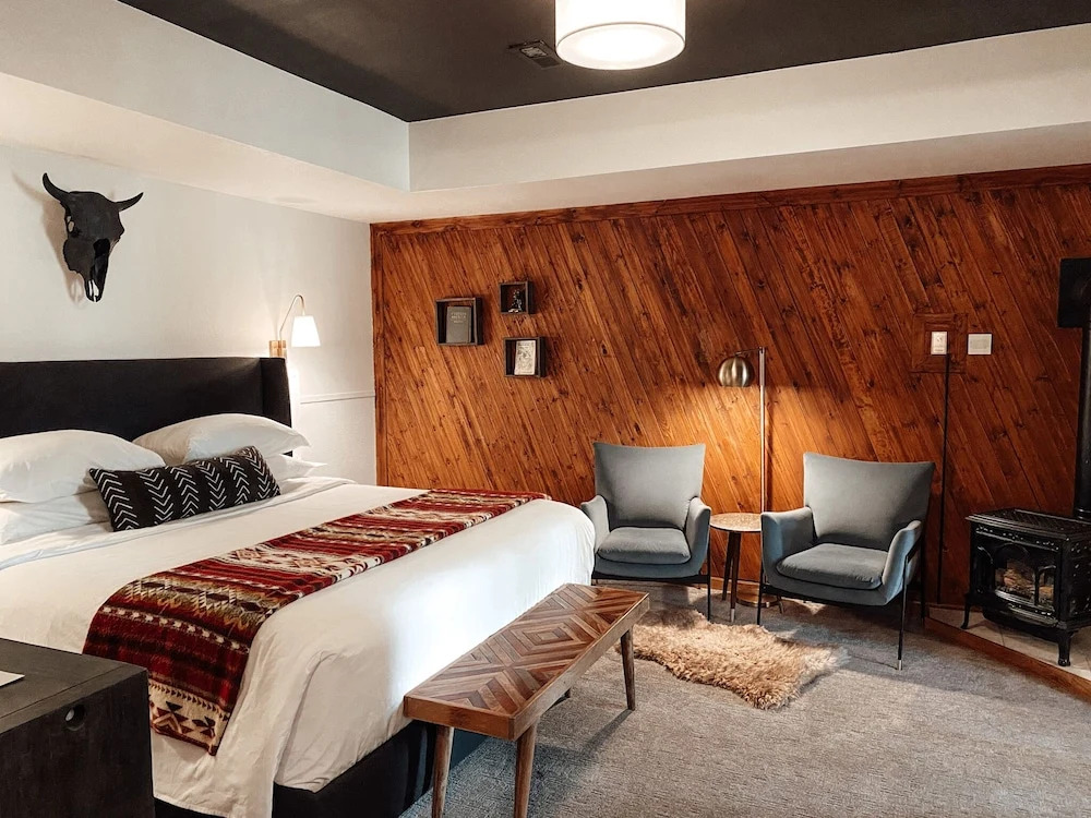 Juniper Lodge & Treehouses