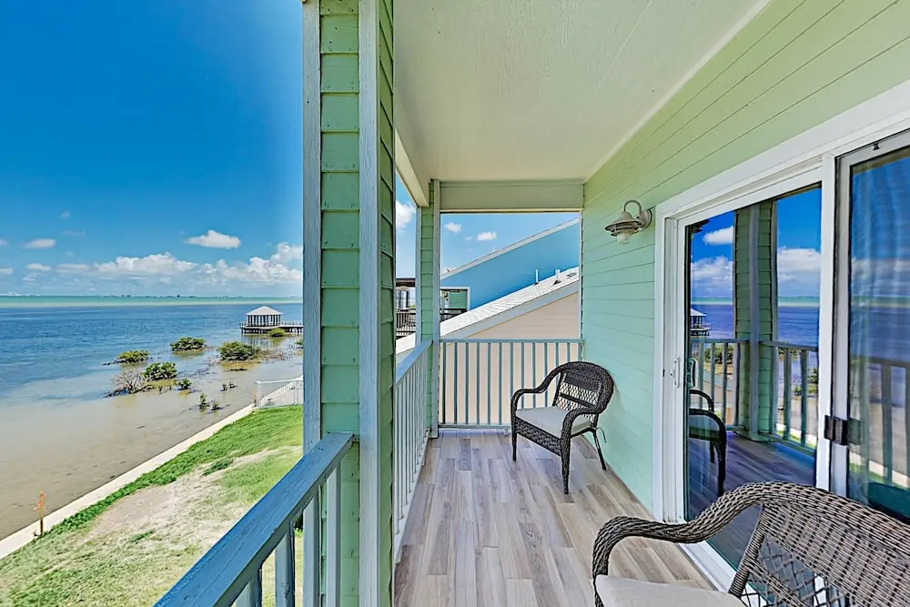 Stylish Las Joyas W/ Pool, Pier & Palapa 2 Bedroom Home