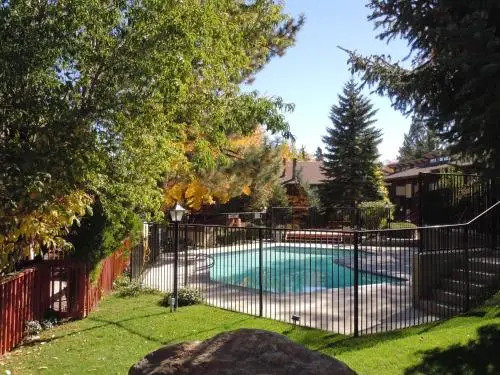 Two-Bedroom Premier Townhouse Unit #86 by Snow Summit Townhouses