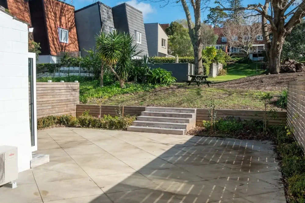 Classic and Cosy 1960's 2 Bedroom Townhouse