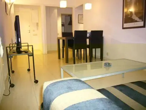 Apartaments Sant Jordi Sagues