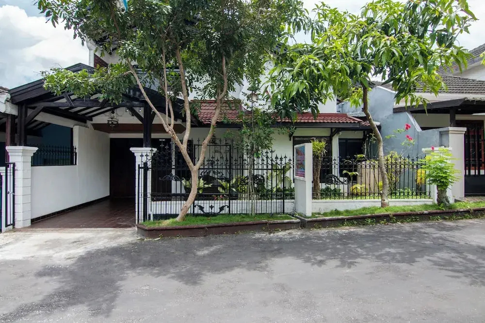 OYO 3067 Flamboyan Homestay Syariah