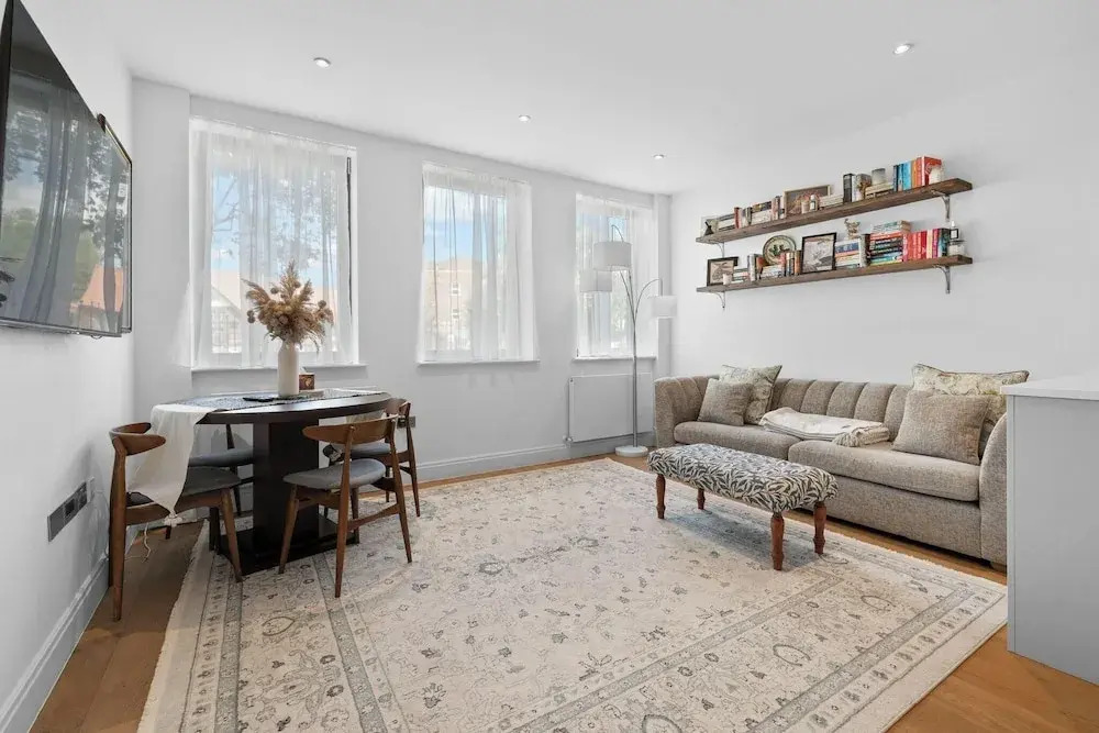 London Road Apartment in Isleworth