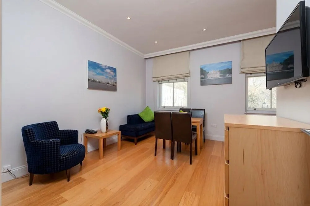 12 London Street Apartments