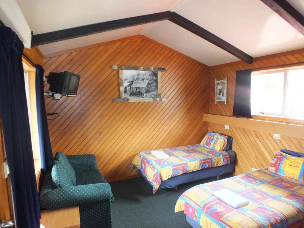 Chateau Backpackers & Motels