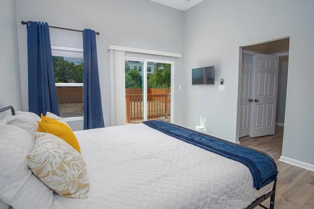 Seize the Moment! 4br/3ba Gem w/ Downtown Views!
