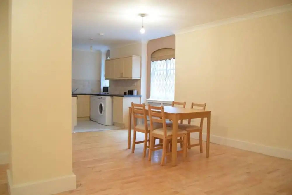 3 Bedroom Bayswater Flat