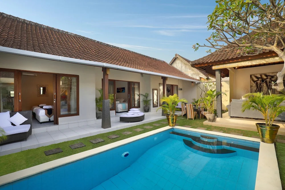 Monaco Complex Four Villas