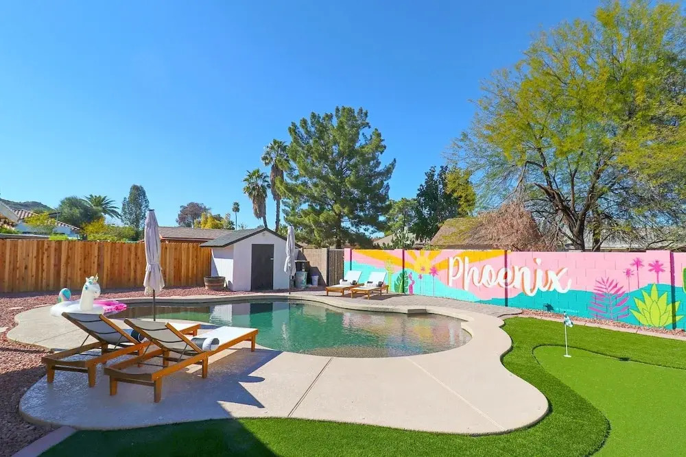 Karen in Phoenix With 4 Bedrooms and 2 Bathrooms
