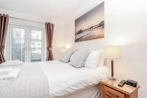 3 Queens Gardens Sea View Apartment