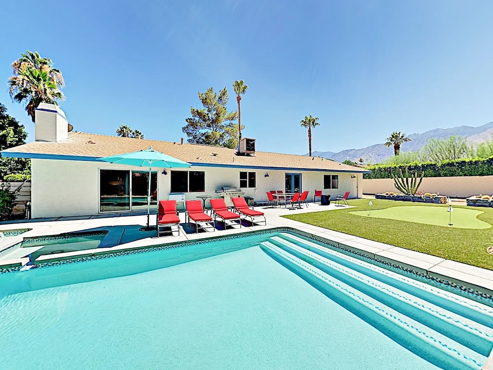 Contemporary - 5 Br Home