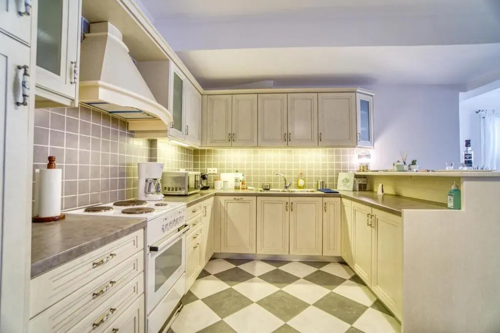 Stylish, Cozy 2-BDR Flat in Andros Town