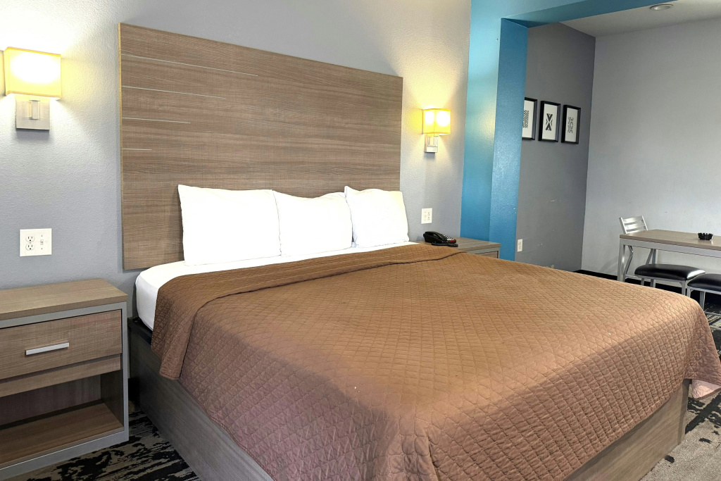 Hotel Royale IAH Airport North Houston I-45