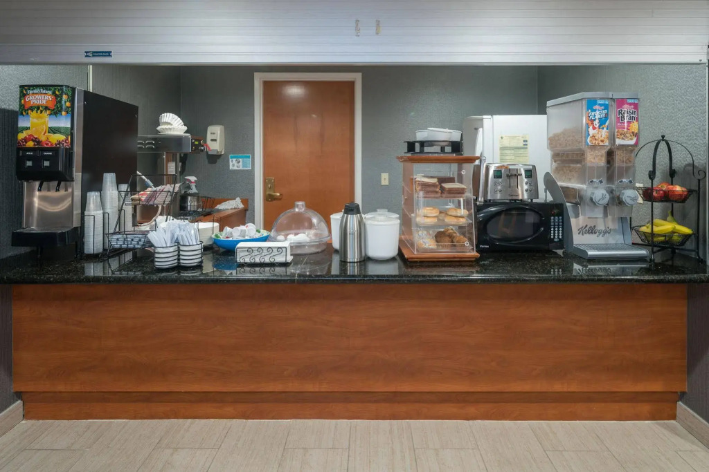 Hotel Aura SFO Airport FREE SHUTTLE