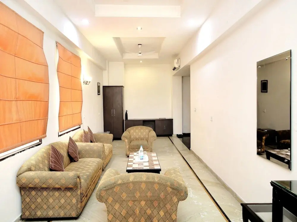 Capital O 15395 Hotel 42