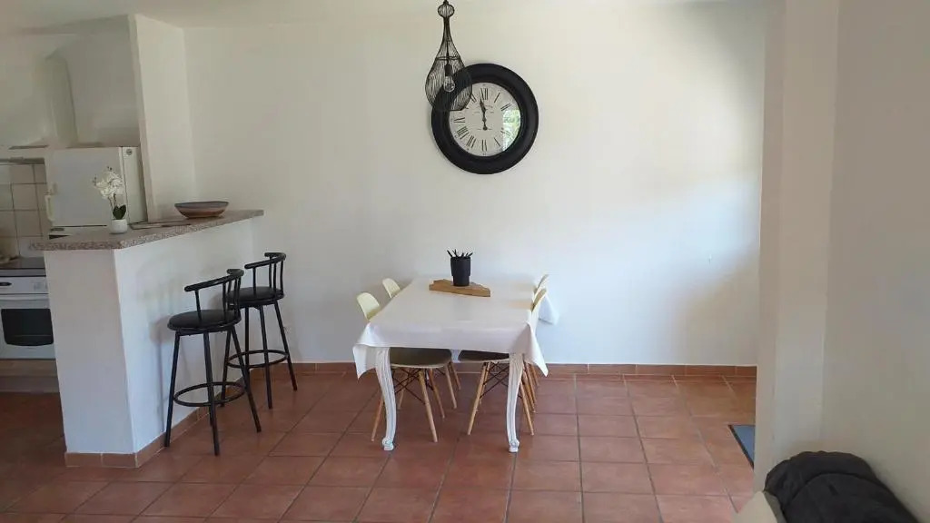 Maison T3 jardin proche remparts Aigues Mortes
