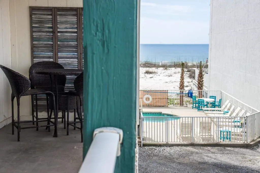 Beautiful 3 Bedroom BEACHFRONT Condo (F3) - Sleeps 10