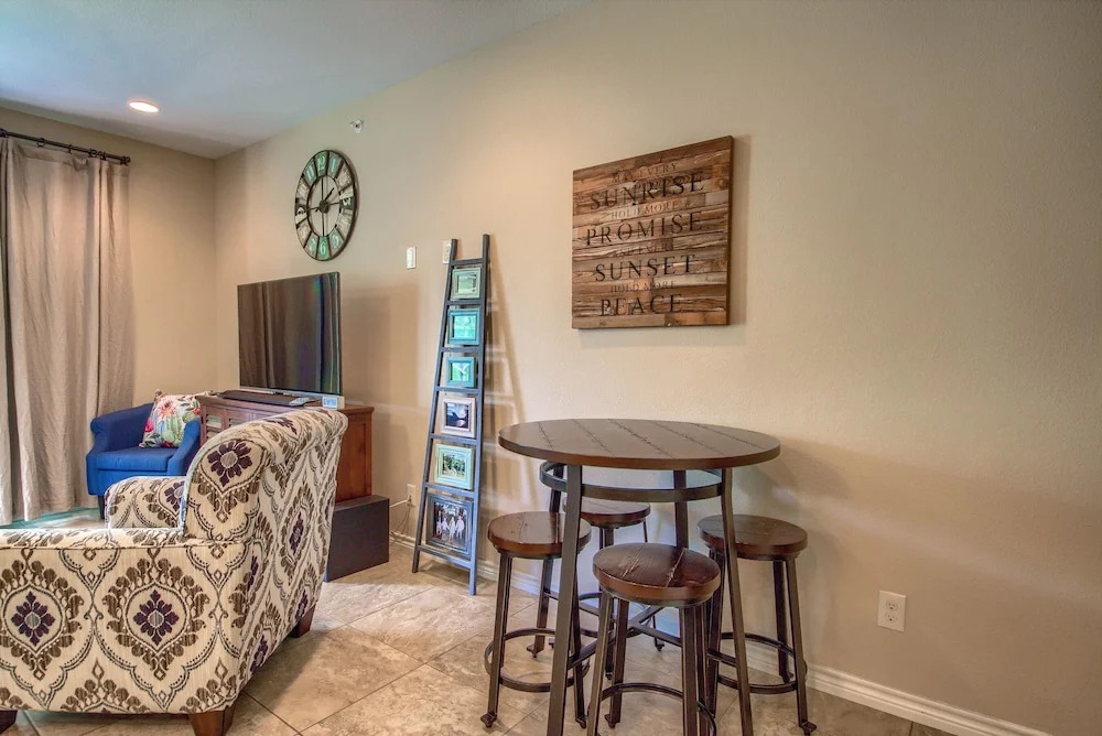 Rio Vida Rg104 3 Bedrooms 2 Bathrooms Condo