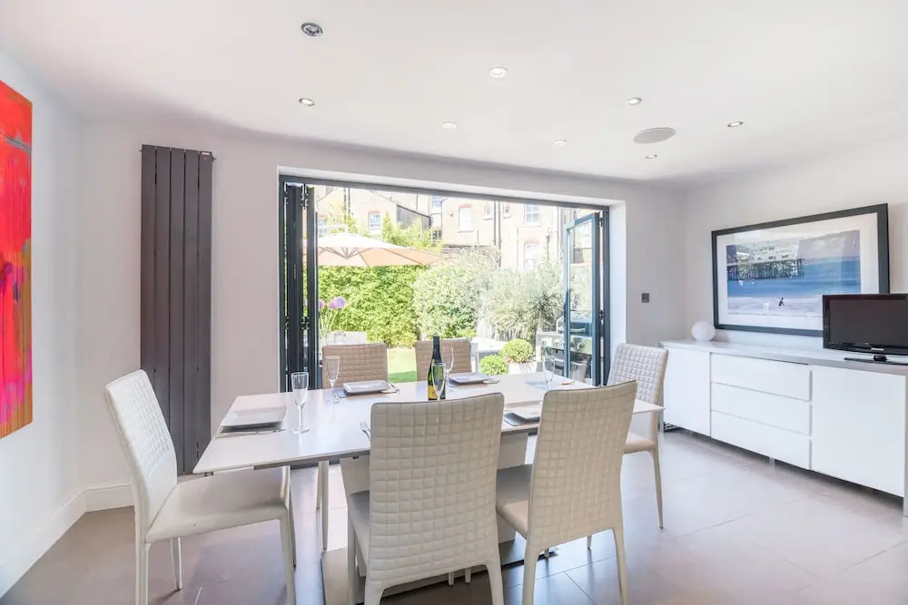 Luxury Barnes Family Home with Garden
