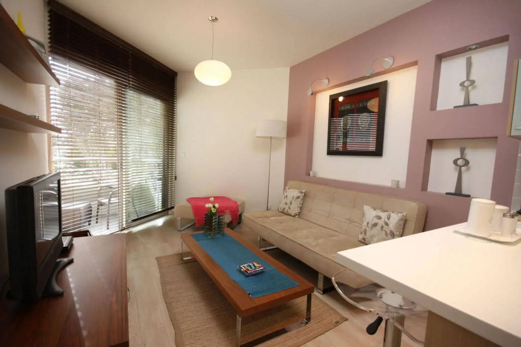 1b Beachront Pool & Gym apt - Ermitage beach