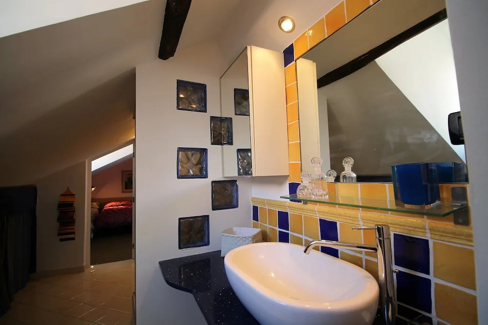 ILA1505 House Golia