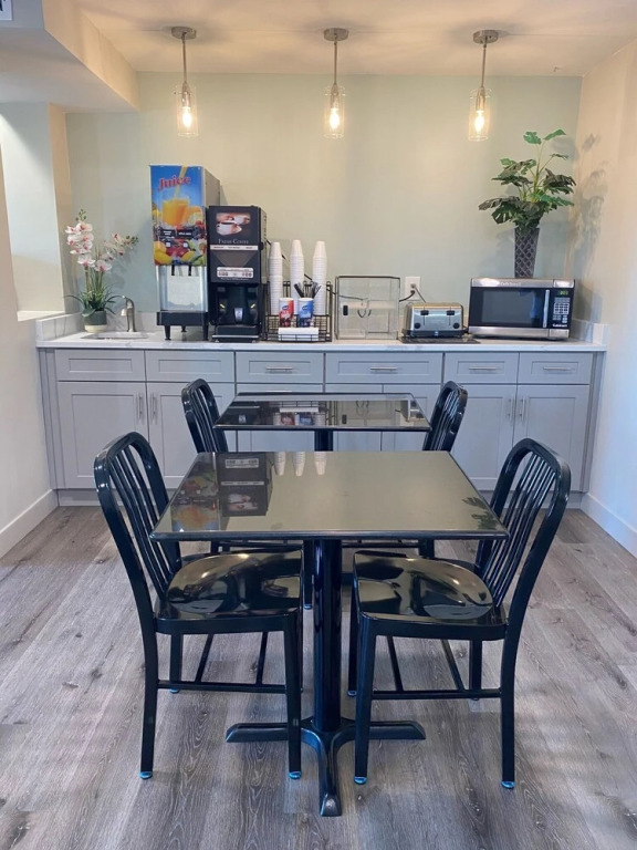 Quarters Inn & Suites