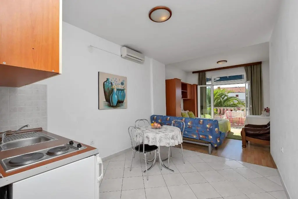 Apartments by the sea Makarska - 21425