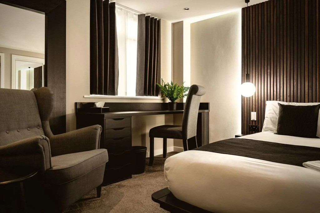 The Acacia, Luxury with Private Balcony + Parking
