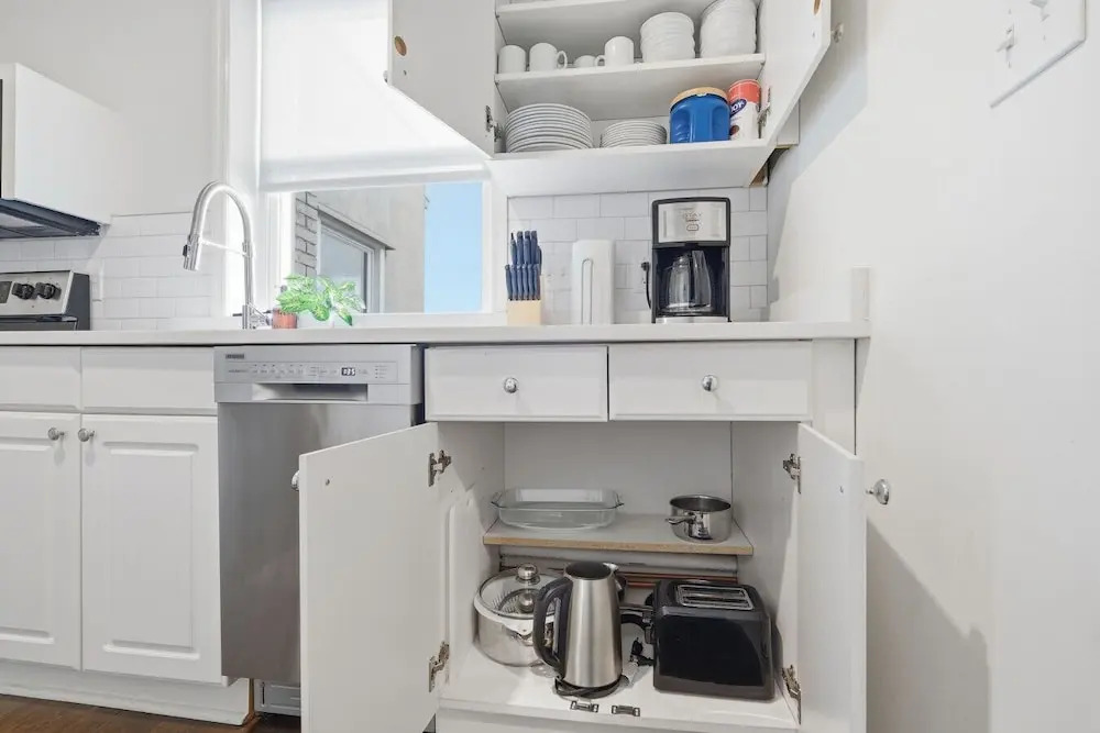 Comfortable 3BR Minutes to Broadway Parking