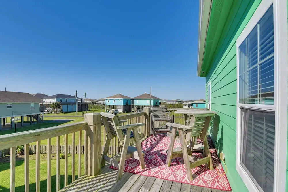 Walk to Shore! Coastal Family Gem in Crystal Beach