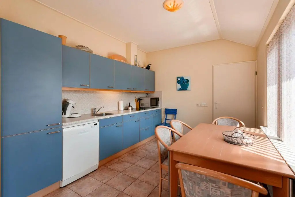Bungalow Pinusoord 3 - Ouddorp near the beach with big garden