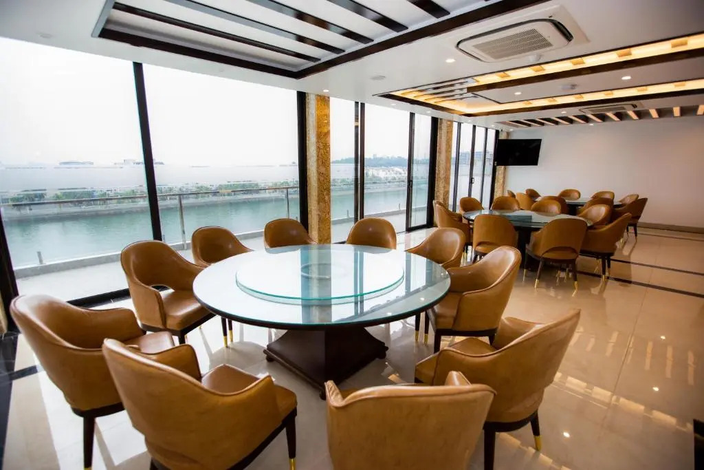 Golden Palm HaLong Hotel