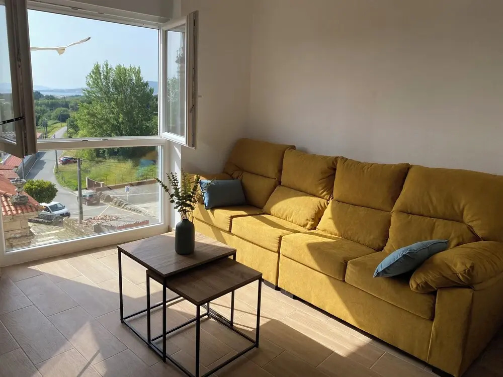 Relax in Comfort at Charming 3-bedroom Vacation Home in Vilar España Carnota