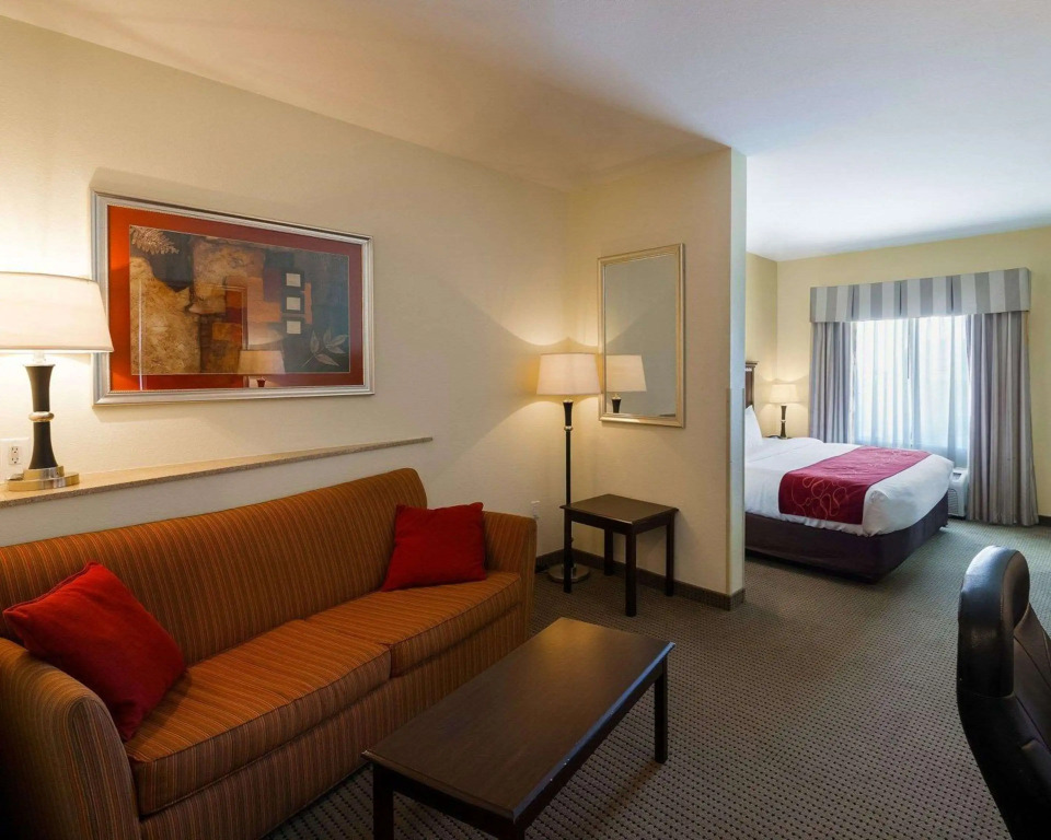 Comfort Suites University