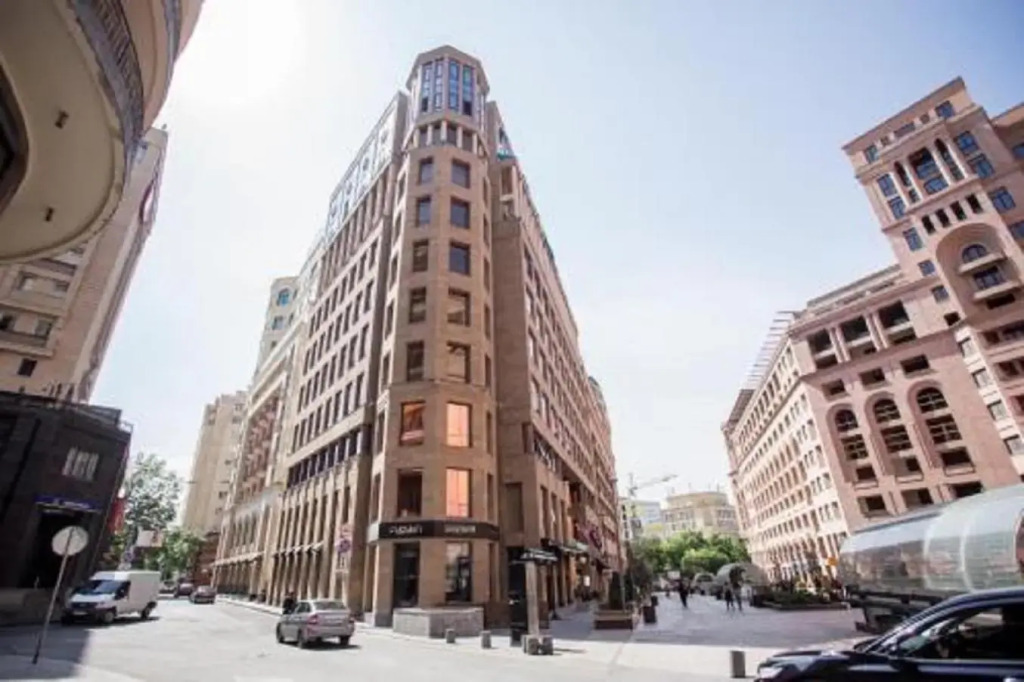 Northern Avenue 2 bedroom Newly Renovated and Modern apartment HH101