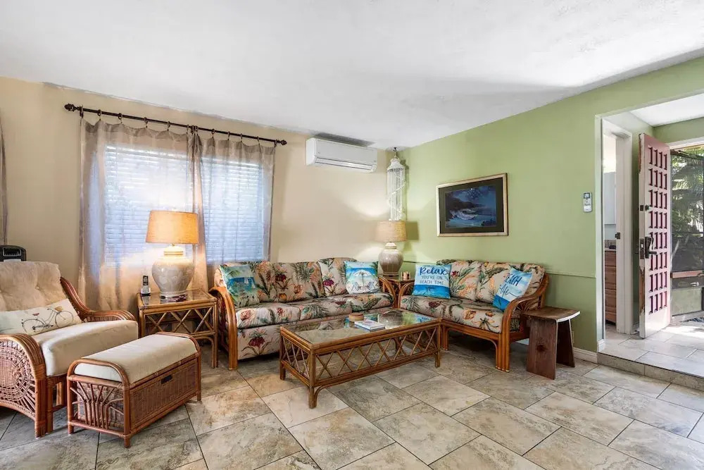 Steps From Lanai to Beach - AC & Wifi - Affordable- Vrkcv
