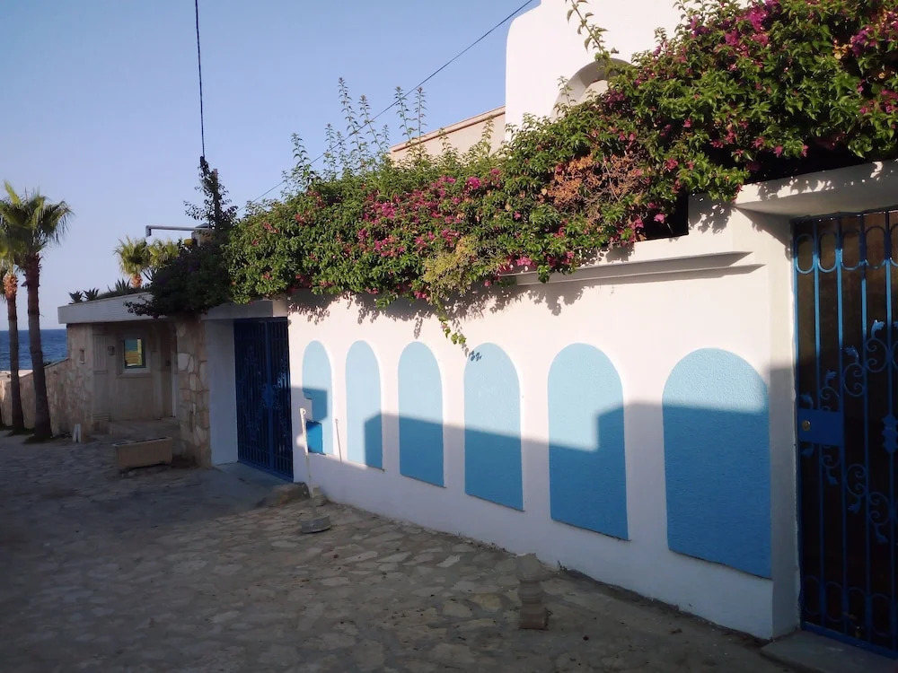 Partie de pittoresque maison en bord de mer